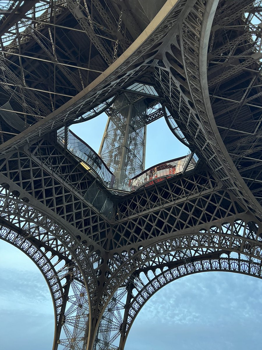 JDBerthault's tweet photo. Très heureux de retrouver cette année à @LaTourEiffel Isabelle Bourcier CEO #HSBCAssetManagement et ses équipes motivées pour nous accompagner au CCF dès janvier 2024
Nous aurons besoin de leur expertise internationale et de leurs compétences! https://t.co/6WOSMyfUIz