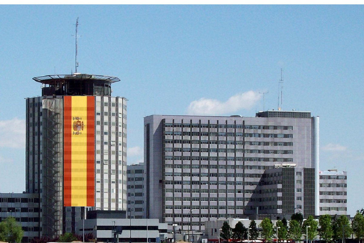 Idiazaquso's tweet photo. Por tan solo 2,3 millones € el Hospital de La Paz luce desde hoy la bandera de España más grande del mundo. Un nuevo hito en la Sanidad madrileña.

Gestionando. https://t.co/OEbQSMvkTI