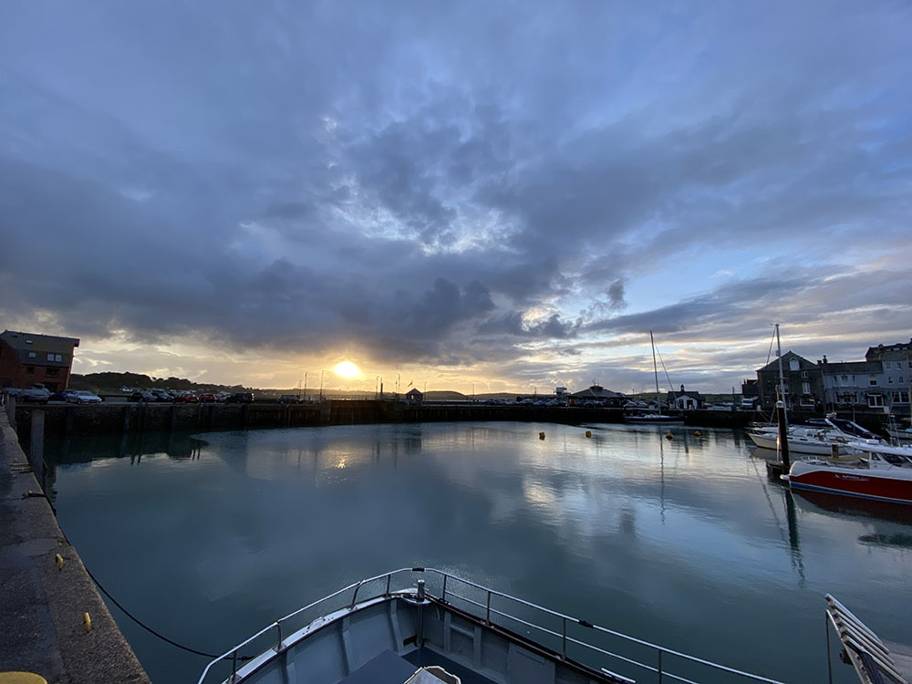 Sunrise on the harbour. Beautiful big blue sky 😍 01208813050 #cameltrail #cornwall #sunrise #riverlife #cornishlife #cyclehire #bikehire #twowheels #twowheeladventure #cyclingcornwall #thingstodoincornwall