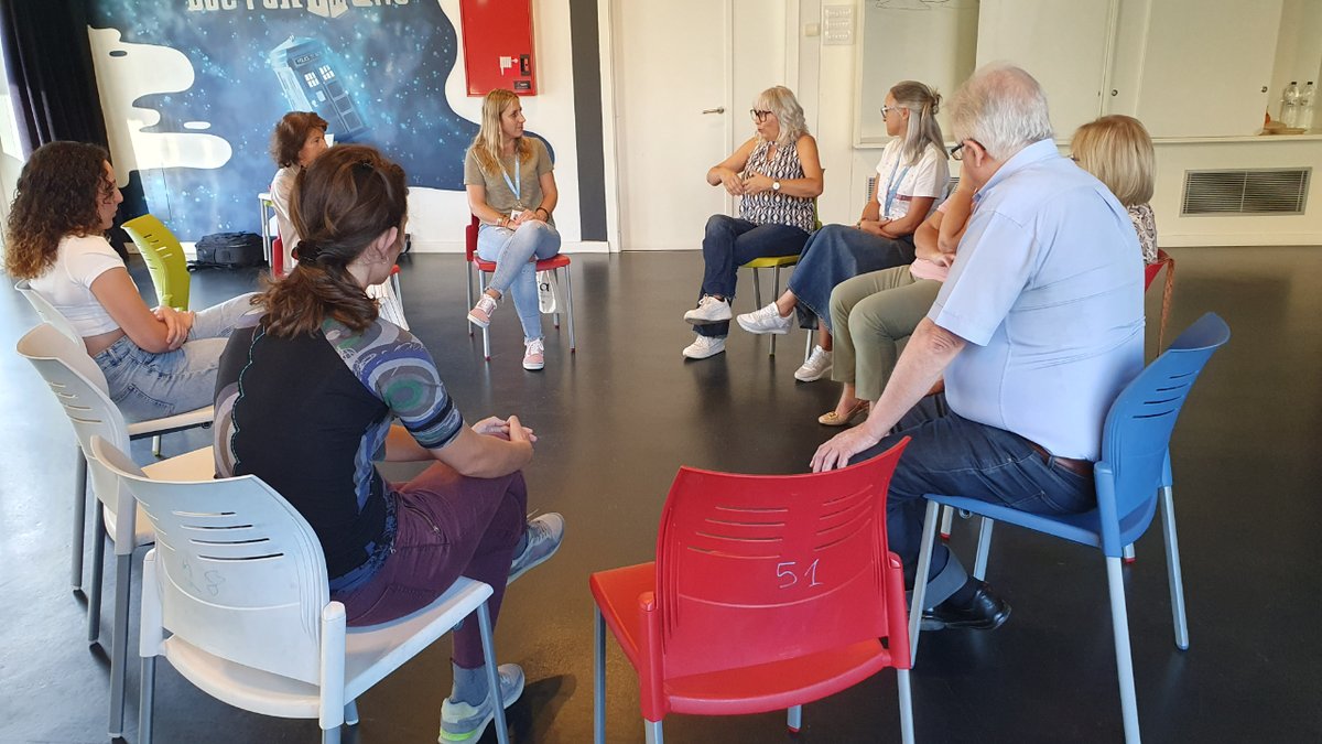 icscat's tweet photo. 💬 “Tenim ganes de continuar fent aquests grups de suport a l’ansietat i la depressió. Només que ajudin a una sola persona, per nosaltres ja val la pena”, Núria Gordo, infermera i coordinadora del grup psicoeducatiu d’ansietat i depressió del #CAPOsona d’@icscatcentral. https://t.co/cweuf5wfhv