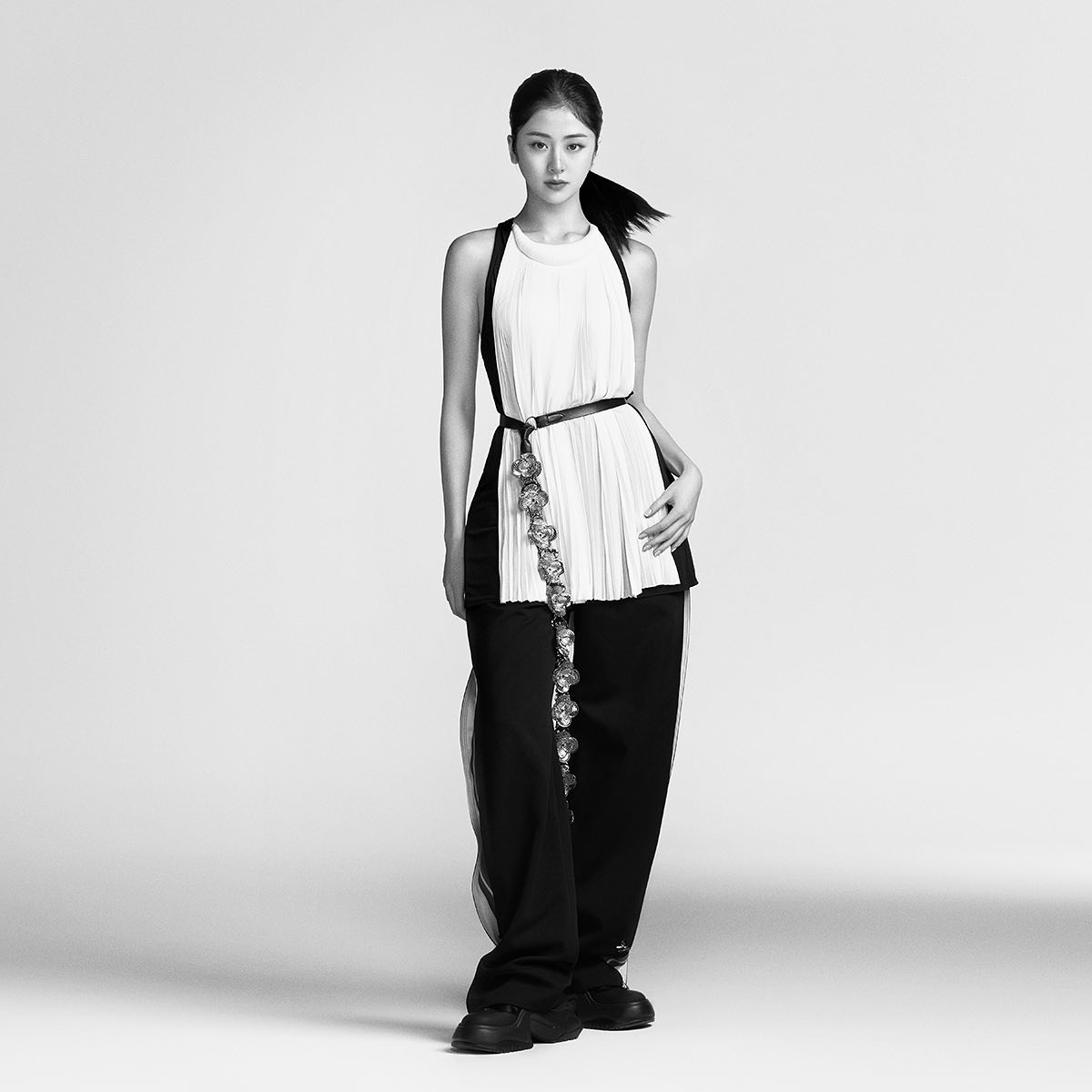 F8TH-BoacAAeZQL?format=jpg&name=medium