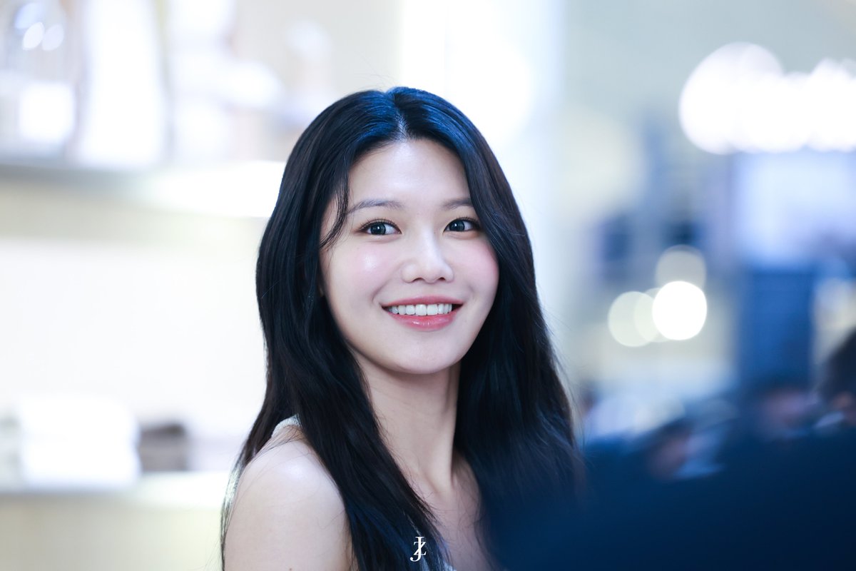 J617Z's tweet photo. 231013 Sooyoung 수영
<Loro Piana> Event

#Sooyoung #수영 
#TAIWAN https://t.co/sMQbIbyDDe