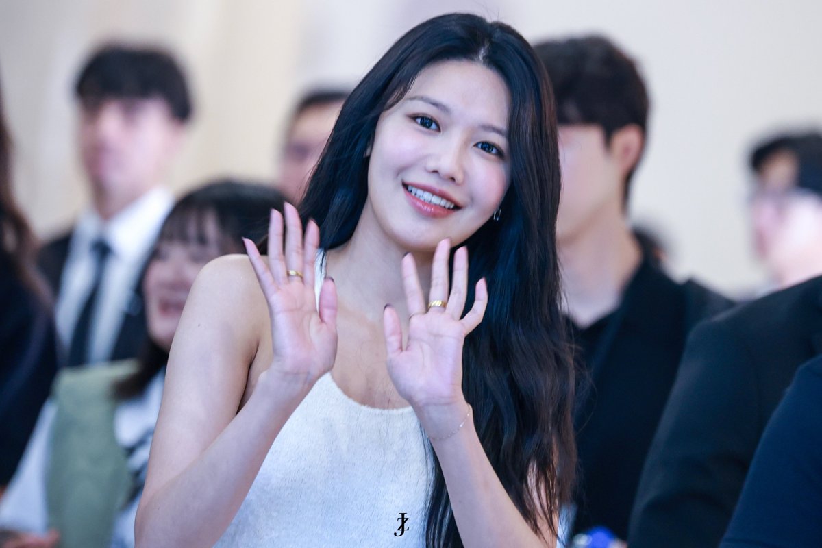 J617Z's tweet photo. 231013 Sooyoung 수영
<Loro Piana> Event

#Sooyoung #수영 
#TAIWAN https://t.co/sMQbIbyDDe