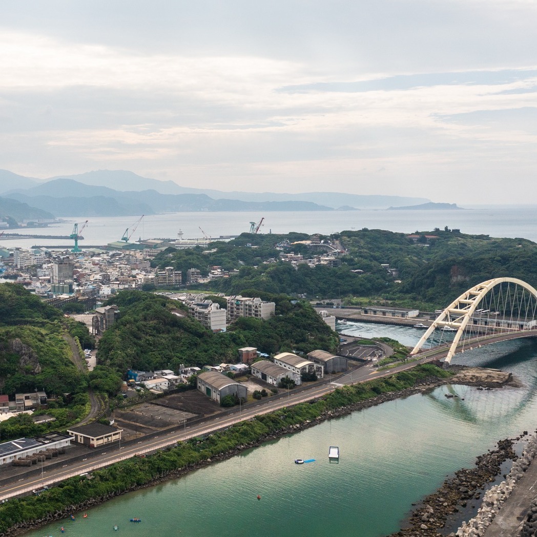 TaiwanHoy's tweet photo. La isla de #Heping, en la ciudad portuaria de #Keelung, en la parte norte de #Taiwán, es un lugar muy interesante desde el punto de vista histórico, siendo ahora un fascinante sitio arqueológico, con paisajes únicos creados por la erosión marina.🌊 https://t.co/FmFqmiBKYA