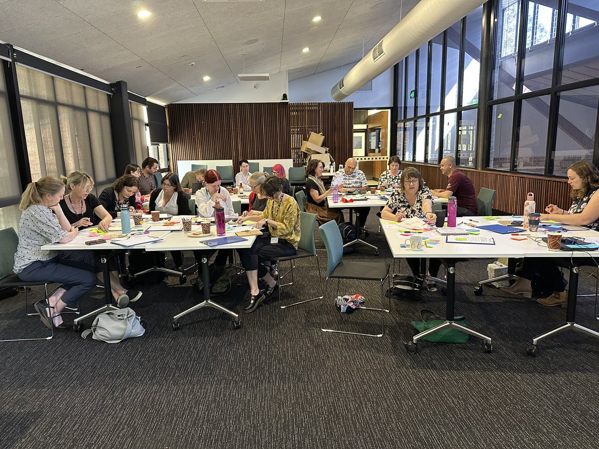 Lisa Ogle tweet media