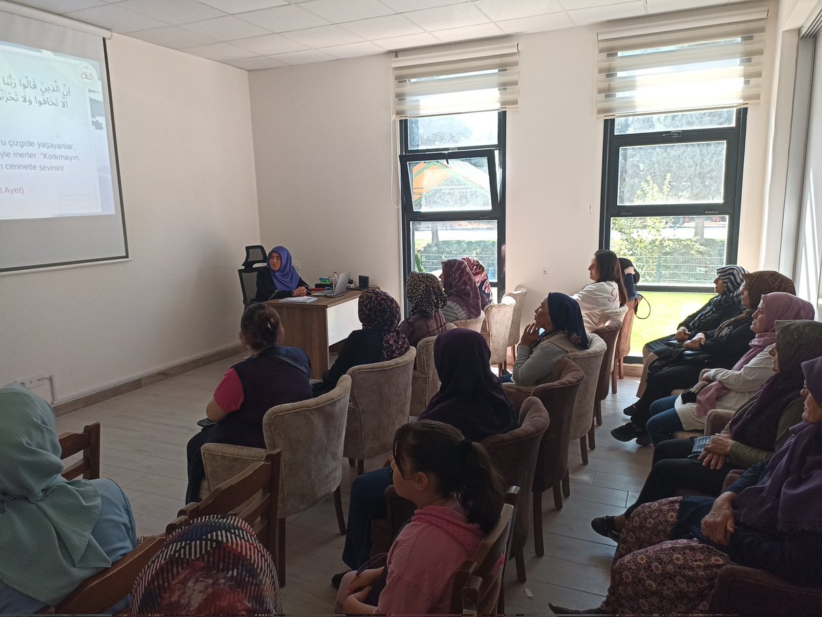 Dinar ilçe Vaizesi Esma Çelik tarafından Peygamberimiz (SAV) İman ve İstikamet konulu sohbetimiz.Katılımcılarımıza geldikleri için teşekkür ederiz.<a href="/kubrayigitbasi/">Doç. Dr. Kübra Güran Yiğitbaşı</a> <a href="/afyonkulturevi/">Afyonkarahisar Kadın Kültür Evleri</a> <a href="/tc_dazkiri/">T.C. DAZKIRI KAYMAKAMLIĞI</a> <a href="/ismailtaylanbsk/">İsmail Taylan</a>