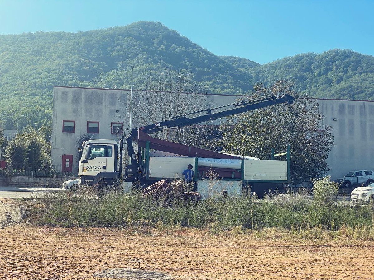 📣 Obres d'ampliació del polígon industrial Els Morrals, de la Vall de Bianya.
👌🏼A Saiga som un referent en el subministrament de conduccions d'aigua i equipaments per a l'obra civil.

#saiga #saigaterraiaigua #obres #aigua #obracivil #valldebianya #lavalldebianya #elsmorrals