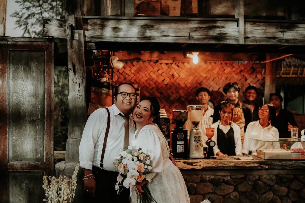 robustaaaaaa's tweet photo. First time @tempodulukopi  jadi venue wedding, 
Umur nyansan be ngewayahin tapi cg sg dot nganten nden. https://t.co/1IrffmHh42