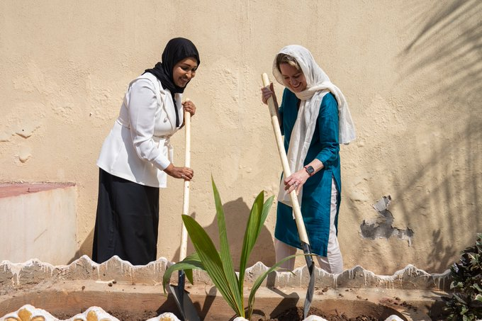 Displacement in Somalia reached 3.8 M in 2023 due to climate shocks &amp; conflict.  

<a href="/IOM_Somalia/">IOM Somalia</a> works with <a href="/Somalia/">Federal Republic of Somalia🇸🇴</a>, to address adverse impacts of #climatechange on communities.

<a href="/AmyEPope/">Amy Pope</a> &amp; <a href="/KhadijaMakhzumi/">Khadija Mohamed Al-Makhzoumi</a> Minister <a href="/MoECC_Somalia/">Ministry of Environment & Climate Change 🇸🇴</a> discussed initiatives for climate adoption.
