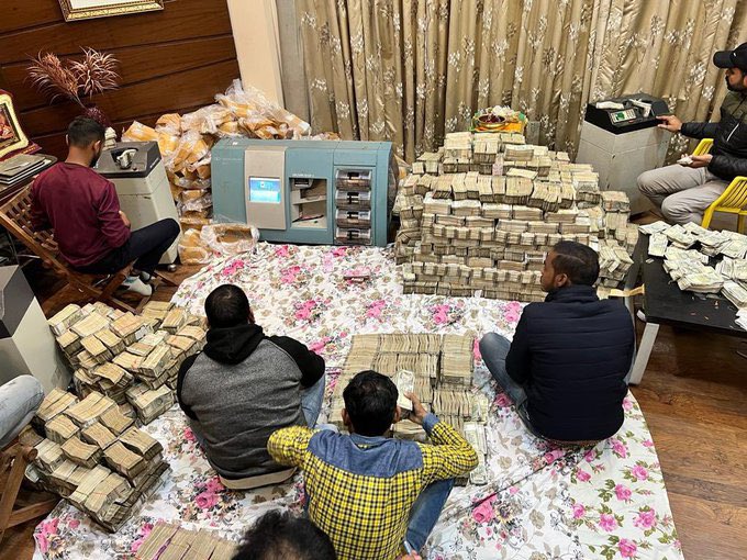 Rs. 42 crores found in cash in IT Raids in Karnataka. Contractor Ambikapathy who alleged 40% commission against previous Karnataka BJP government was raided. Rs.42 crores was found in 500 denominations. Sources say it was on way to Hyderabad for the upcoming Telangana…