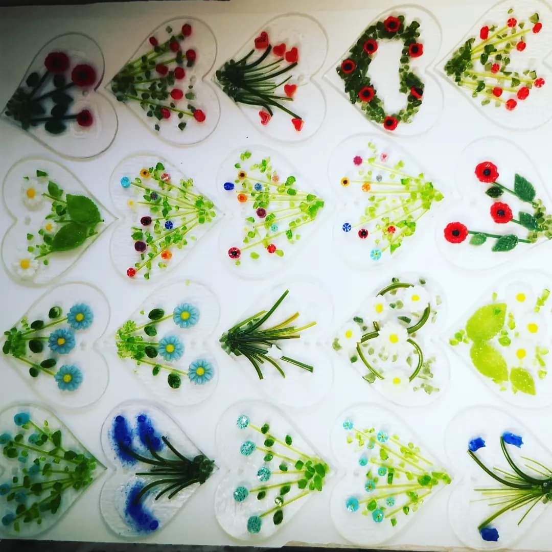 #fridayflorals thankful I have a job to immerse myself in and my only family concern is whether trains are running from Edinburgh to Lockerbie at the weekend to bring them home for a week. Thinking of the millions of ordinary people who have no place of safety this weekend. 🙏