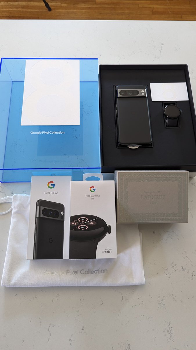 _bad1karma's tweet photo. W8 is over... #GiftFromGoogle #Teampixel  Pixel8Pro in Obsidian &amp; Pixel watch 2 https://t.co/Ek9jst2TT4