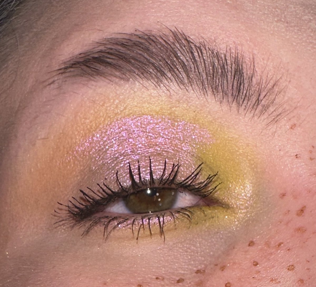 _b_e_a_n__'s tweet photo. will forever be obsessed w #kaleidosmakeup because…like..come on… 

💙🩷:
#kaleidos escape pod palette, eyeliner (night of creation) blush (hotshot), space age highlight (mars melter)
💚🩷:
#kaleidos flower pink palette, blush (angel wings), space age highlight (solar sailor) https://t.co/jlPjv6QwTV