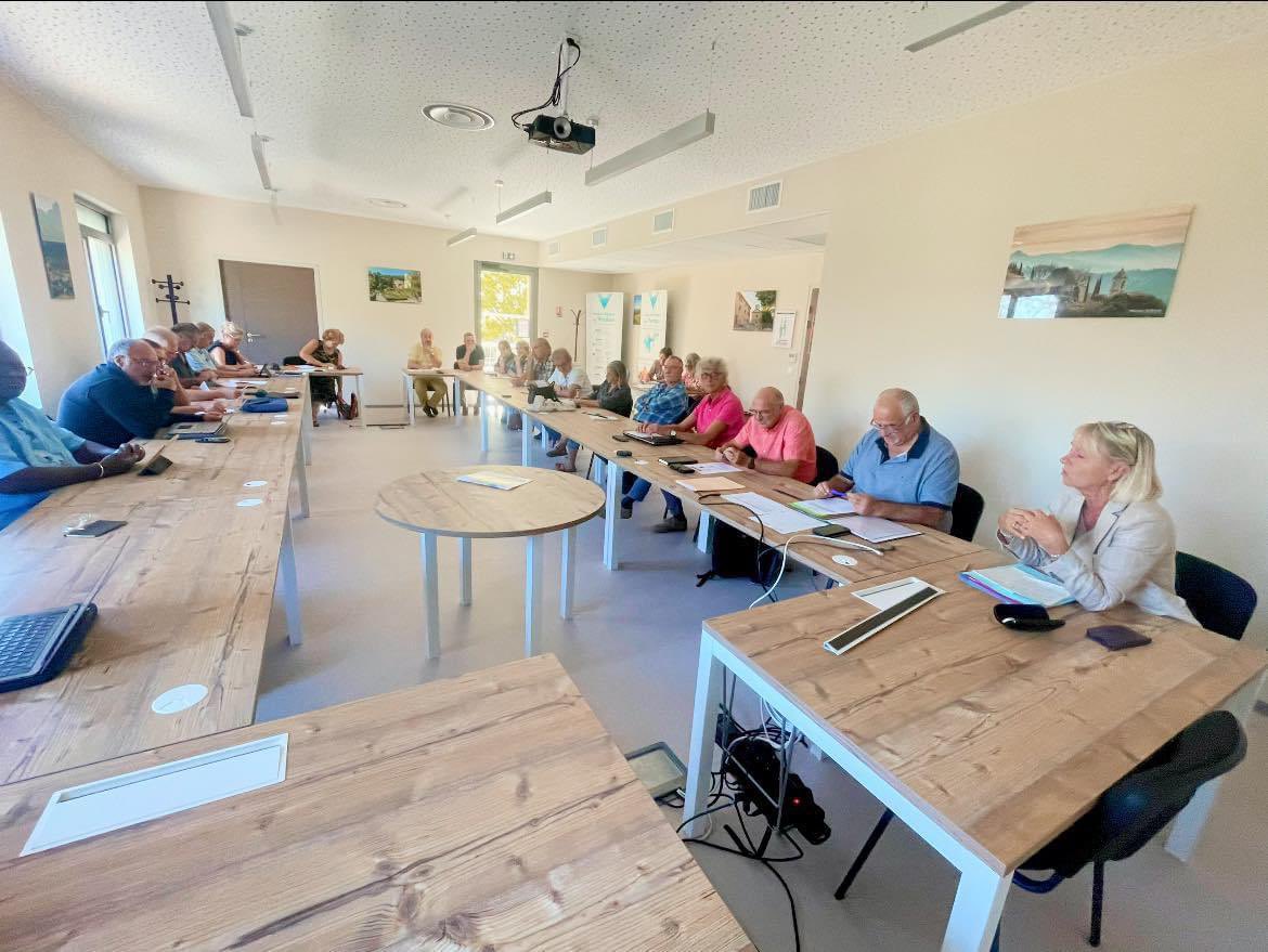 FrDumont83's tweet photo. Avec mon collègue @jeanbacci_senat, nous avons participé, hier après midi, à une réunion de bureau de la #CCLGV aux côtés du Président Rolland Balbis et des maires.
Nous restons au plus près de nos élus pour défendre au mieux leurs besoins au @Senat https://t.co/kDYfxR9xUJ