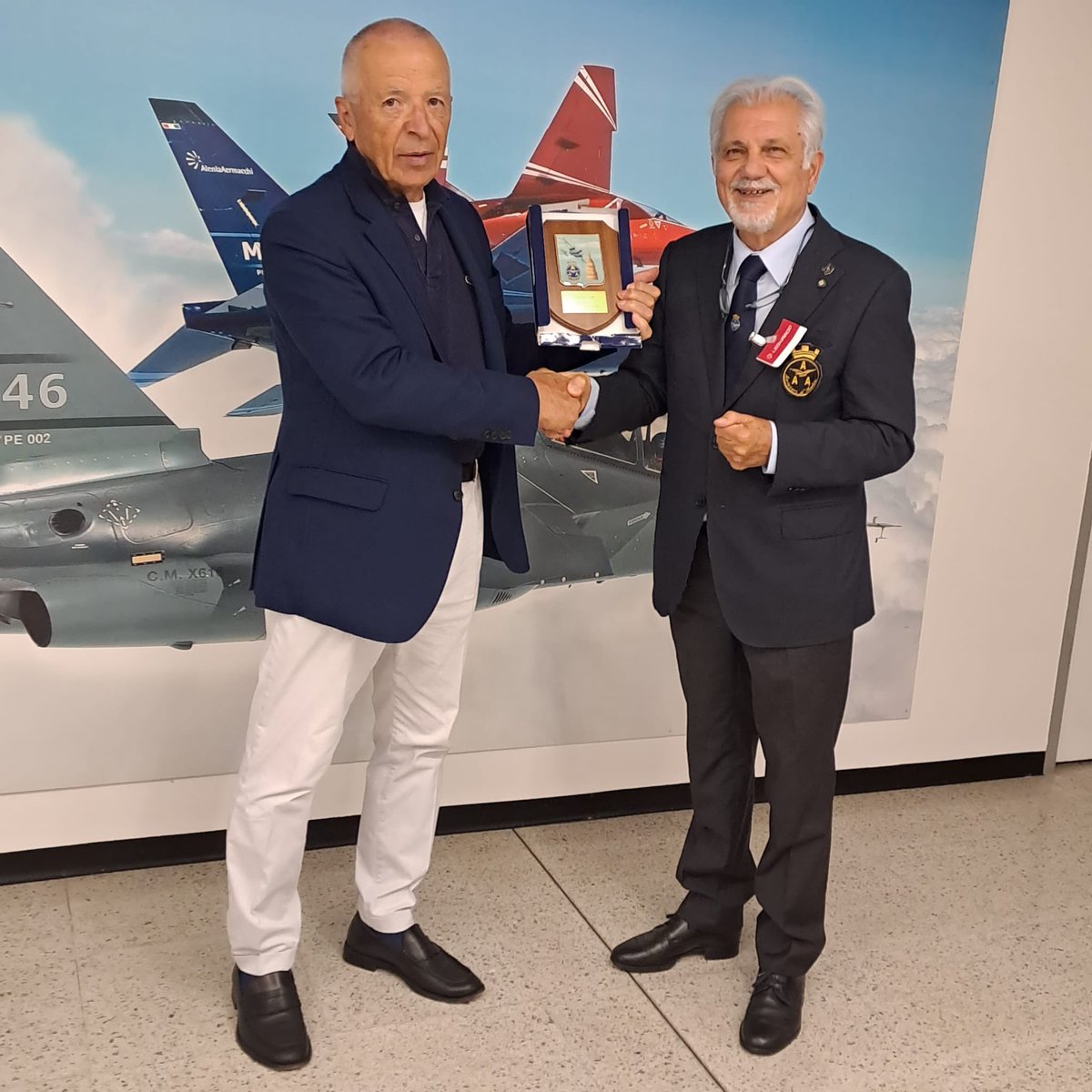 assoaeroarma's tweet photo. โ
Notizie da A.A.A. - #AviatoridItalia ๐
โน๏ธ #11Ottobre Sezione di #Novara in visita culturale agli stabilimenti #Leonardo Velivoli di Venegono Superiore(VA)
#Aermacchi #PilotClub #GiulioMainini #VenegonoSuperiore https://t.co/qm2Ys6Yi3I