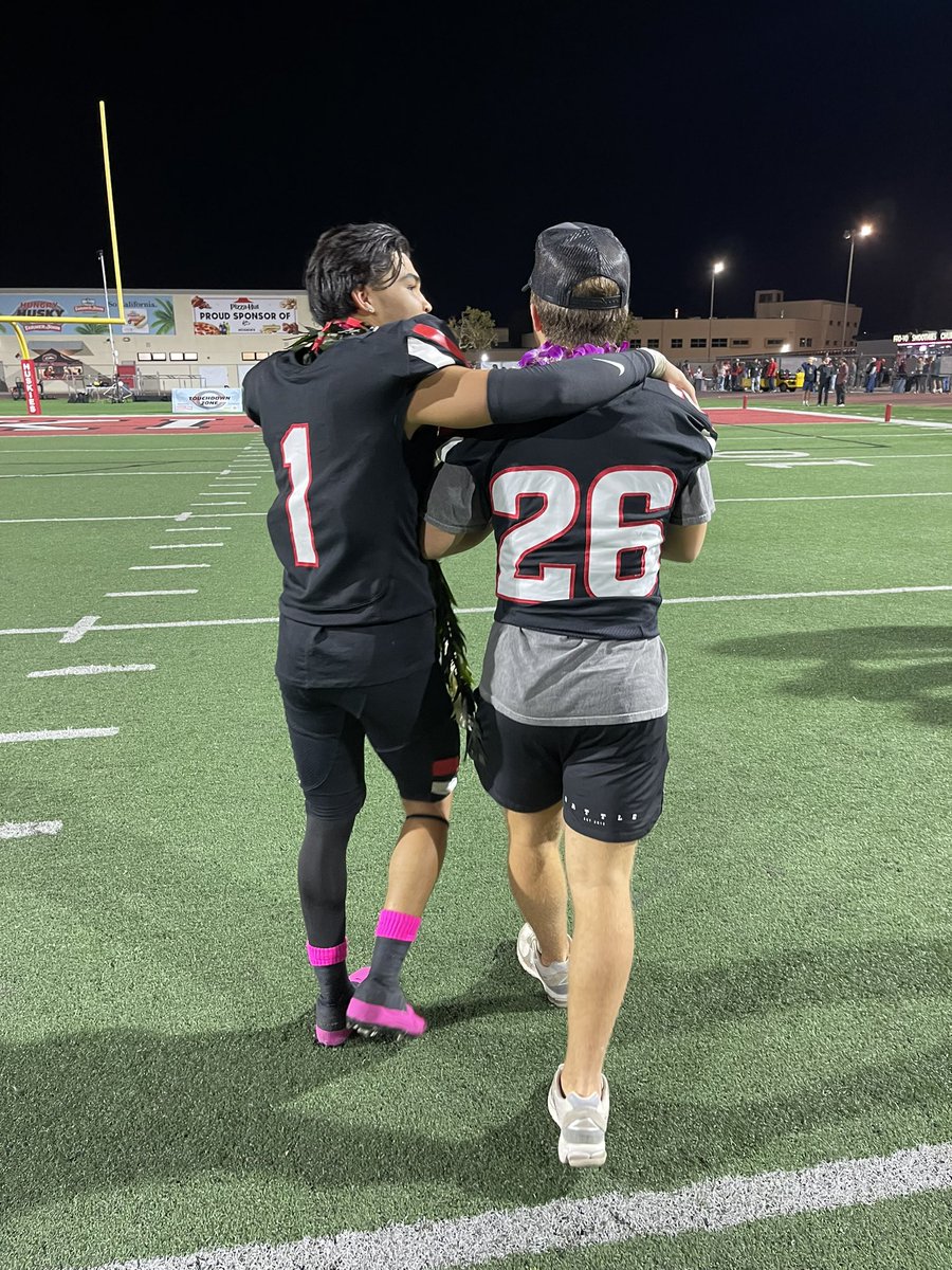Always there to support my brothers, my teammates. Even from the sidelines <a href="/BeyerTayten/">Tayten Beyer</a> <a href="/Cornell_Hatcher/">CORNELL HATCHER II</a> <a href="/BrackettSyncere/">syncere brackett</a> <a href="/Wade_Helton73/">Wade Helton</a> <a href="/Cen10Football/">Corona Centennial Football</a> #SeniorNight
