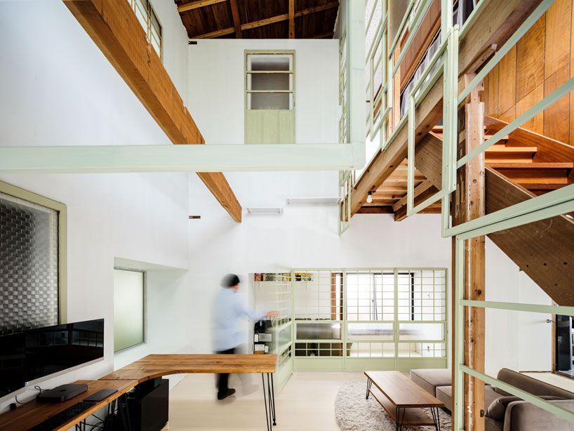designboom's tweet image. #repurposed window frames in #greenpastel add a splash of brightness to OTA&apos;s house in #japan 🪟🚪 🏠