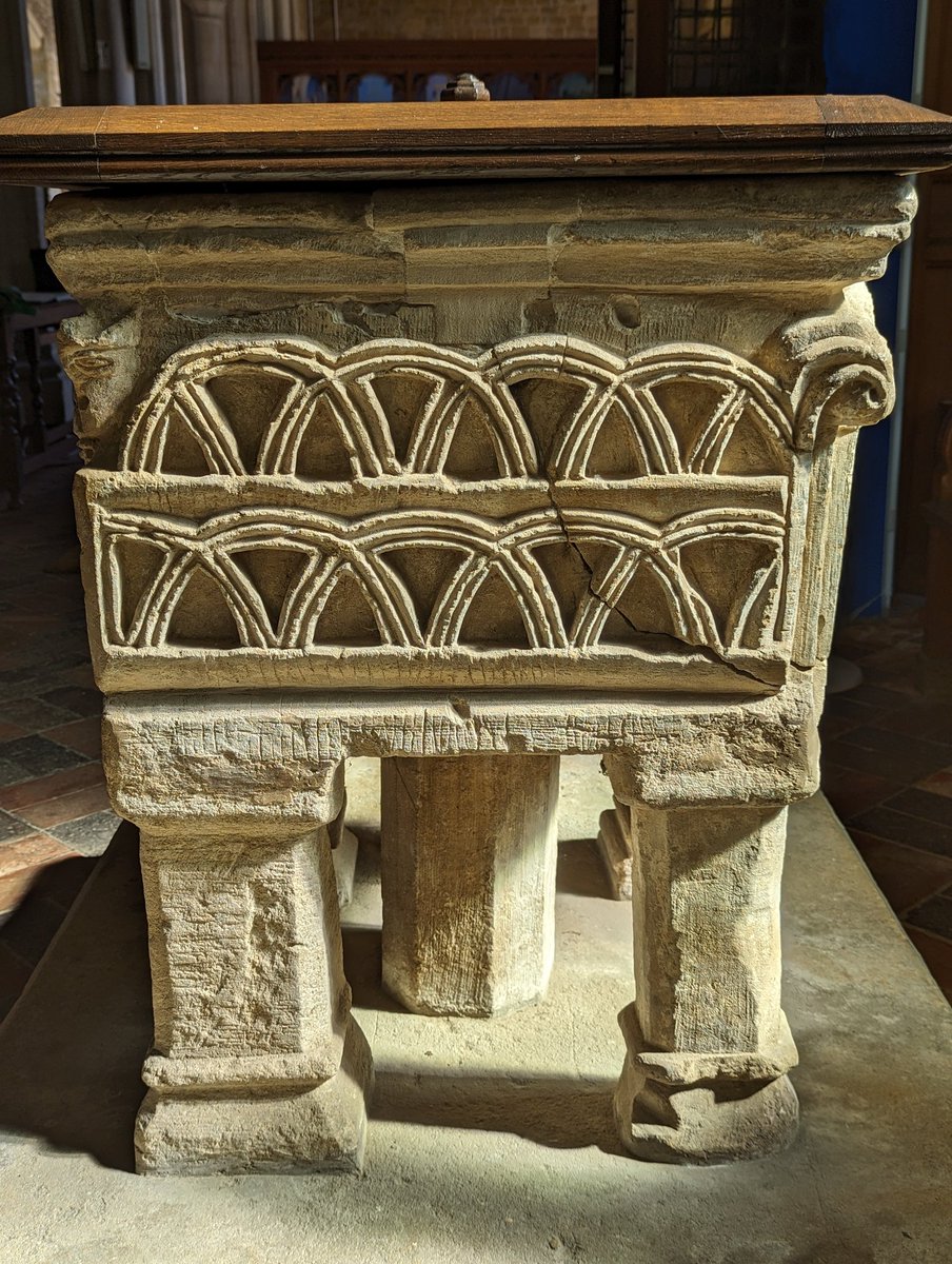 chartres_Fiona's tweet photo. Sharply cut 11thC font at St Mary's, Ashby Folville.
#FontsOnFriday https://t.co/IFSGGNEyMS