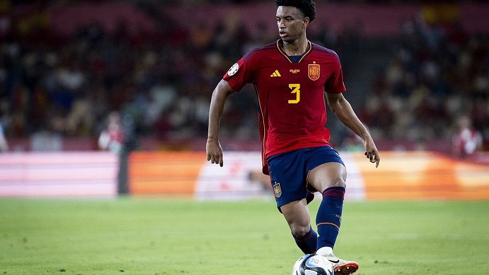MessianSayan's tweet photo. ✅| OFFICIAL: Alejandro Balde leaves the Spanish NT camp and returns to Barcelona, due to a discomfort. #ESPSCO #ARGPAR #BRAxVEN #طوفان_الاقصى_ #IsraelPalestineConflict #BoycottIndoPakMatch #ShameOnBCCI #Gaza #IsraelFightsBack #IsraelPalestineWar #Hamas #lindol https://t.co/7Mw4Ixv6hd
