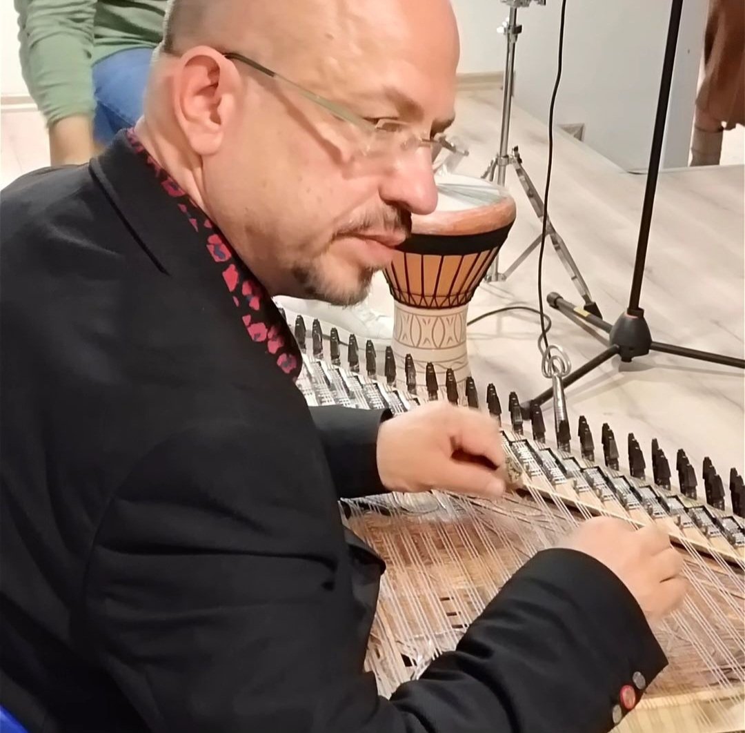 bakirkoygsl's tweet photo. Okulumuza adı verilen değerli sanatçımız Göksel BAKTAGİR'in okulumuzu ziyaretinden kareler... Hoş geldiniz, sefalar getirdiniz. 🌸🎶🎶🎶
Kendilerine bu güzel ziyaretleri için tüm okulumuz adına teşekkür ediyoruz. https://t.co/pJuD90HH6i