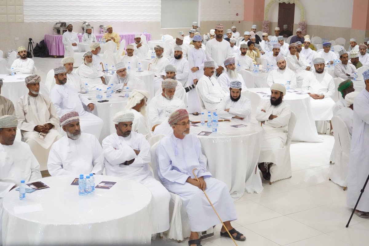 Mohammed_Samail's tweet photo. الحمد لله أنهينا ليلة الجمعة اللقاءات الانتخابية. وميزهما المشاركة المجتمعية اللافتة. وبعد أن اطلع الجميع على ما حققنا وفريق العمل خلال الفترة الماضية صغنا سويا استراتيجية المرحلة القادمة والتي ستكون أكثر نصجا وتركيزا. سائلين الله الوفيق وأن يعيننا لخدمة عمان وولاية سمائل. https://t.co/QDdwzaNbZD