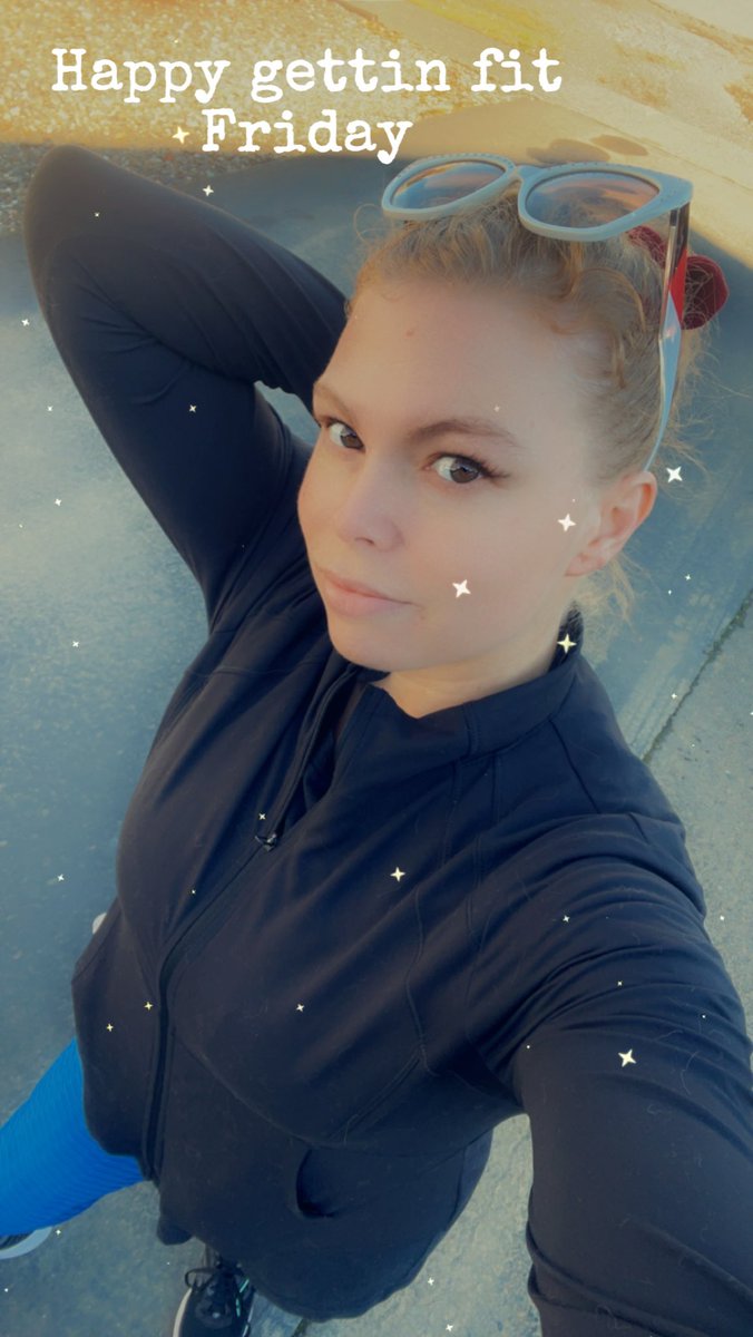 kinkerbell420's tweet photo. Come watch my progress and all the gains I’m making ;) losing pounds and inches and gaining muscle mass and definition along the way ; or join my onlyfans and see even more 😈 #sexy #gettingfitter #onlyFans #feelinmyself #naughty #feelincute #milf https://t.co/KUgT9tqFDI