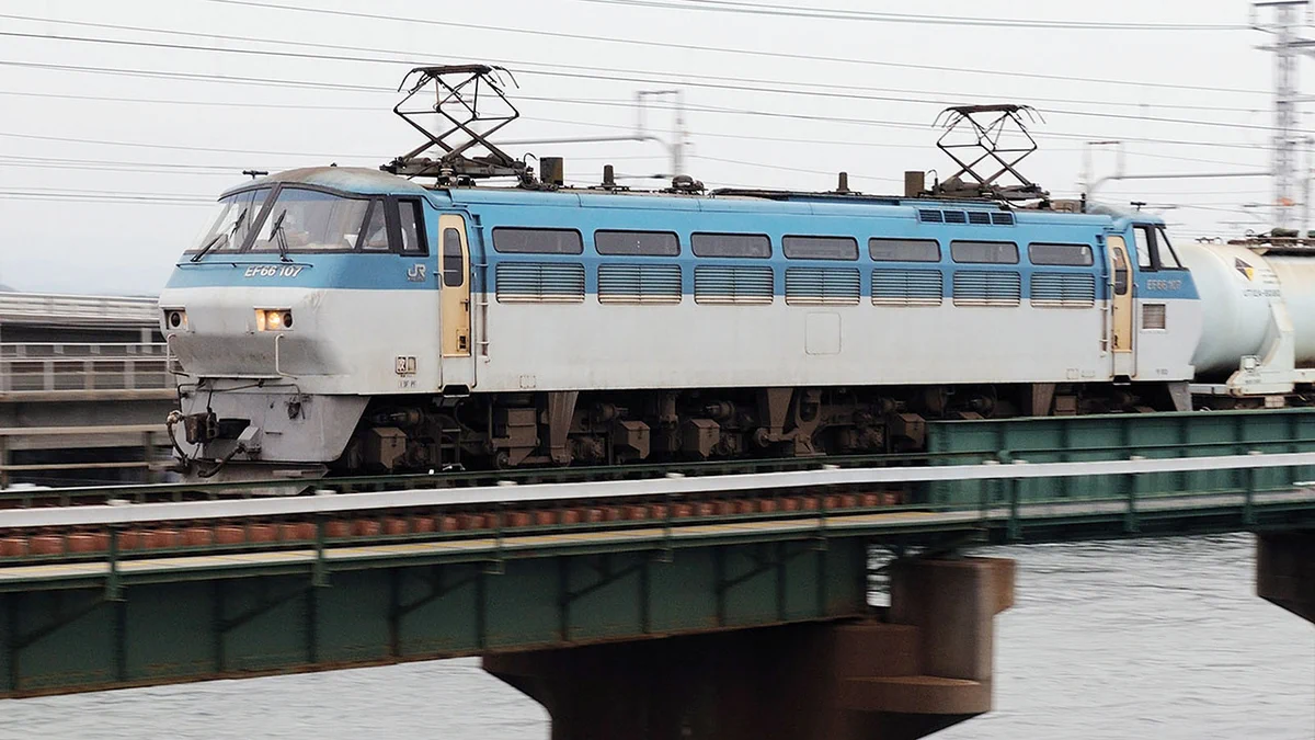 EF66形0番代　2次型　電気機関車　JR西日本タイプ　PS22Bパンタグラフ F8TQe8HbEAAYLSP?format=webp&