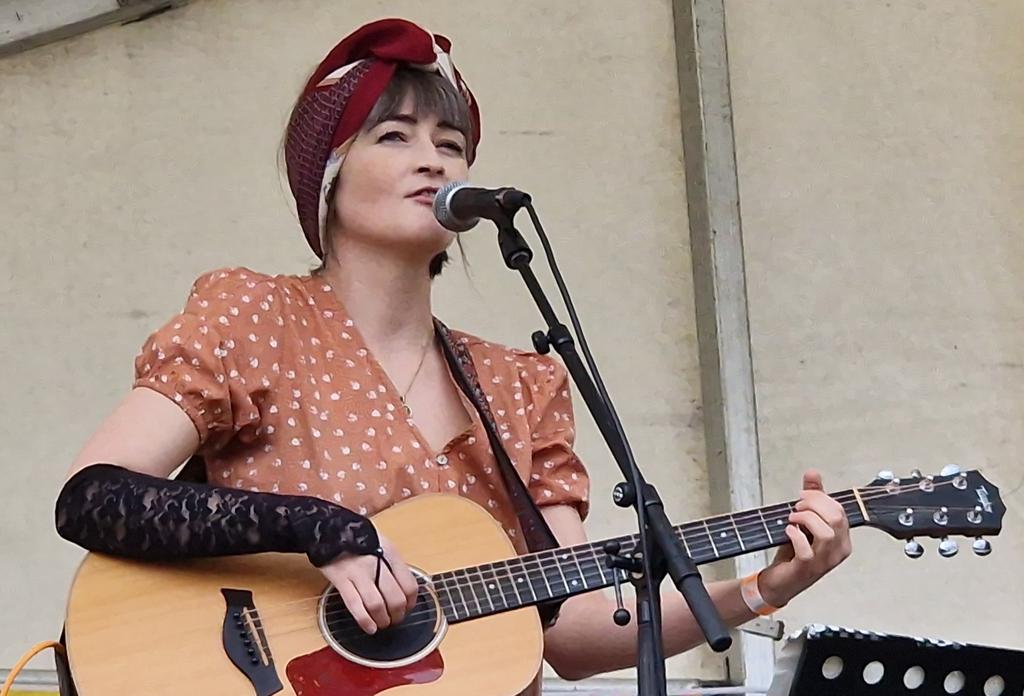 Keith Bache (@keithbache) on Twitter photo #FF my favourite artists & check out their awesome music. These artists bring joy to the world! πΆπ€πΈ <a href="/HEARDcollective/">HEARD collective</a> @minniebirch <a href="/SaidTheMaiden/">Said The Maiden</a> <a href="/ionafyfe/">Iona Fyfe</a> @songsbyhannah <a href="/HannahBenMusic/">Hannah Sanders & Ben Savage</a> @hannahrarity <a href="/JennyColquitt/">Jenny Colquitt</a> <a href="/kim_carnie/">Kim Carnie</a> <a href="/lizzyhardingham/">Lizzy Hardingham π³οΈβπ</a> <a href="/odettemichell/">Odette Michell</a> #FF my favourite artists & check out their awesome music. These artists bring joy to the world! πΆπ€πΈ <a href="/HEARDcollective/">HEARD collective</a> @minniebirch <a href="/SaidTheMaiden/">Said The Maiden</a> <a href="/ionafyfe/">Iona Fyfe</a> @songsbyhannah <a href="/HannahBenMusic/">Hannah Sanders & Ben Savage</a> @hannahrarity <a href="/JennyColquitt/">Jenny Colquitt</a> <a href="/kim_carnie/">Kim Carnie</a> <a href="/lizzyhardingham/">Lizzy Hardingham π³οΈβπ</a> <a href="/odettemichell/">Odette Michell</a>