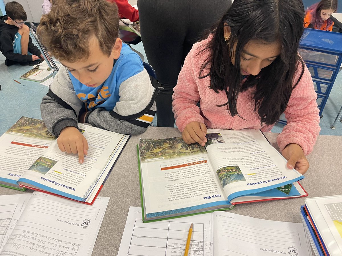 Rosgone4thgrade's tweet photo. ππΊοΈIn social studues we are learning about the Westward Expansion and the Civil War. Students are partner reading and working on a cause and effect activity. #KOProud #lotsoflearning #superinterestinginfo https://t.co/lTgRiwUAy0