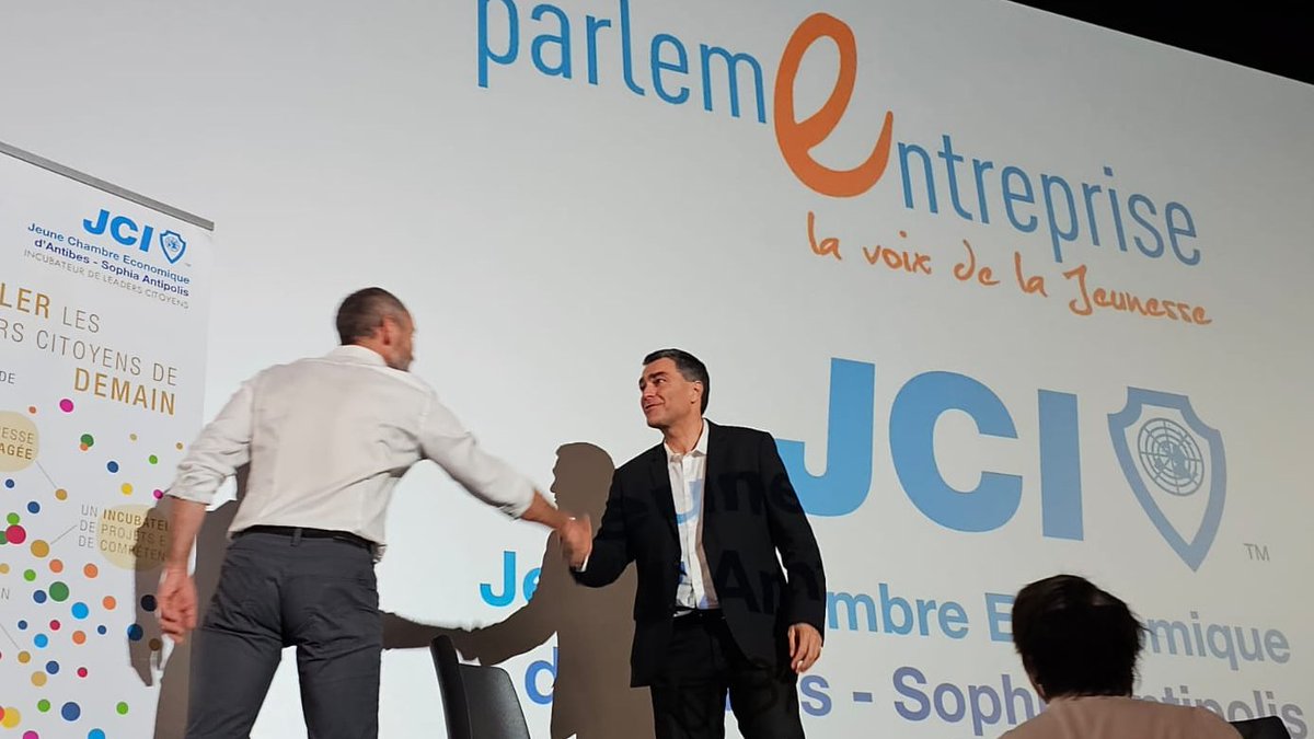 EricPAUGET1's tweet photo. 🌍🌳Très heureux cette année encore, d'être présent pour le #ParlemEntreprise de la Jeune Chambre Economique d'#Antibes Sophia Antipolis, pour intervenir sur le sujet de l'édition 2023 : "Éducation et formation au développement durable des jeunes".
Un sujet d'actualité sur l'importance de s'investir dans une #écologie positive, non punitive et innovatrice.
J'en ai profité pour souligner l'énorme travail et l'engagement de nombreuses associations ici sur notre territoire, comme Fonds Bleus ou Antibes : Ensemble pour la Protection du Littoral Antibois.🌊
L'entrepreneuriat de demain et celui d'aujourd'hui doivent être plus responsables envers notre #Environnement.