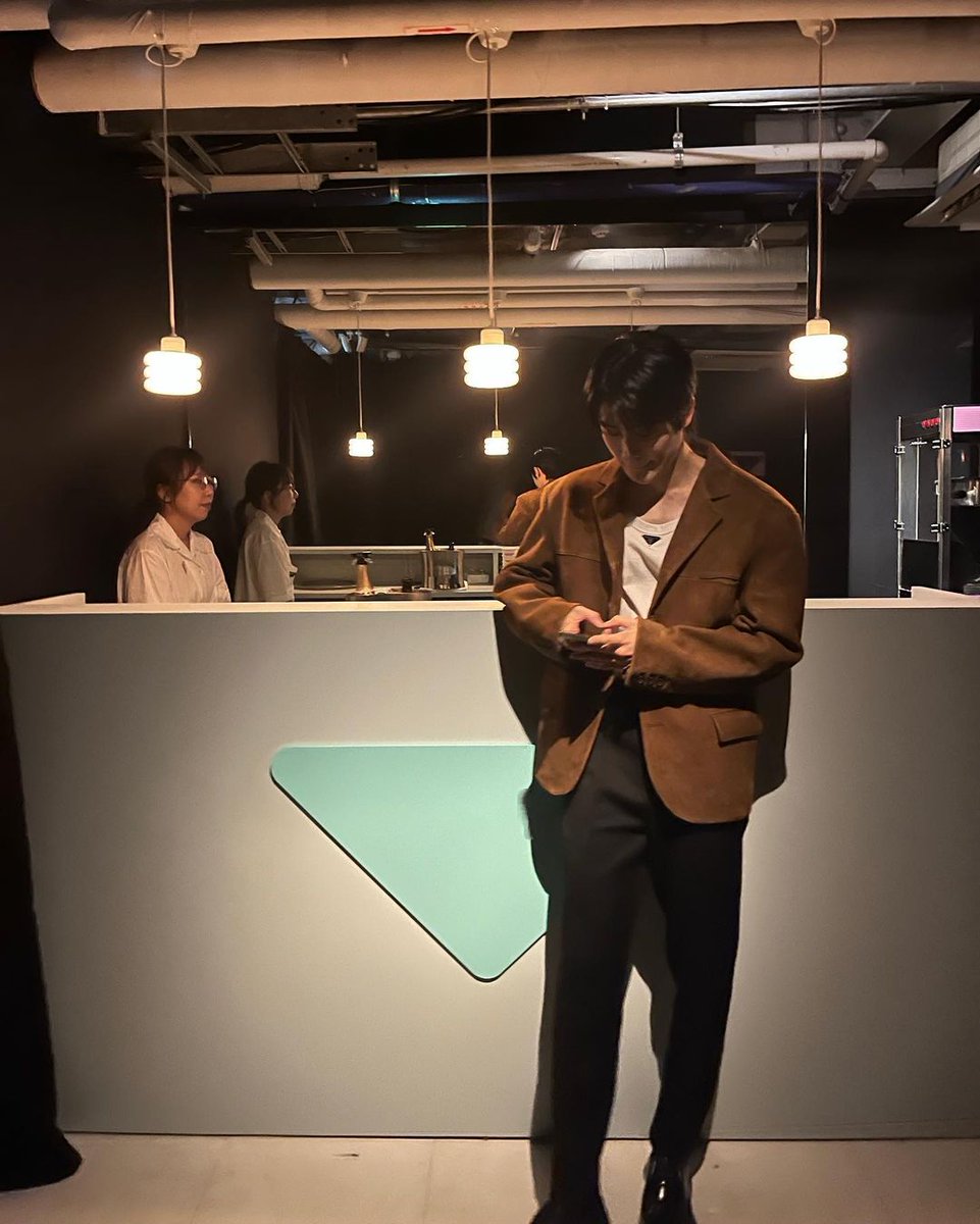 Jefrreiy's tweet photo. Seoul,  seamlessly blended with Prada's elegant avant-garde, celebrating the marriage of tradition and innovation at The 10th edition of #PradaMode and it was a reminder that true style knows no boundaries, that fashion is a universal language that speaks to the soul. https://t.co/uQj5RRkbFm