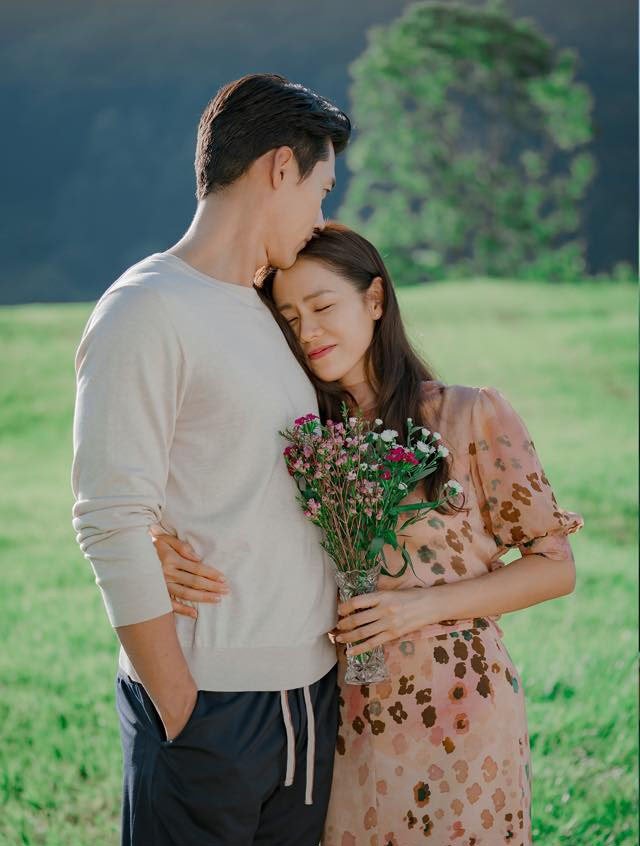 Ellie___Shore's tweet image. A mini #Cloytober!
Possible endings for #CrashLandingOnYou episode 16: devastating, disappointing, ‘out of character’, totally unsatisfactory, ‘getting better’ and perfect! #CLOY My Cloytober - Endings #wattpad wattpad.com/1389490331-my-…