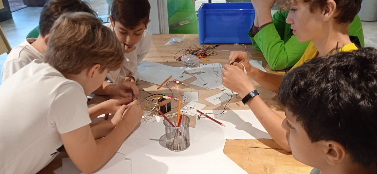 BSN Senior School Leidschenveen (@bsn_ssl) on Twitter photo It was a whole school activity day on Tuesday this week. Year 8 had a great time working collaboratively on technology <a href="/Technolableiden/">Technolab Leiden</a>! It was a whole school activity day on Tuesday this week. Year 8 had a great time working collaboratively on technology <a href="/Technolableiden/">Technolab Leiden</a>!