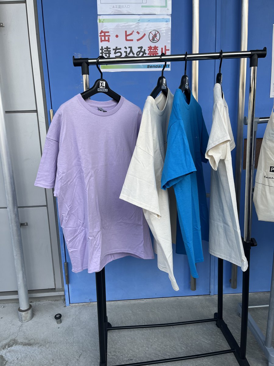nanemone7's tweet photo. ﾍﾟﾄﾛｰﾙｽﾞの物販新色あるね。ｻﾌｧｲｱ。 https://t.co/arzrtXMZv1