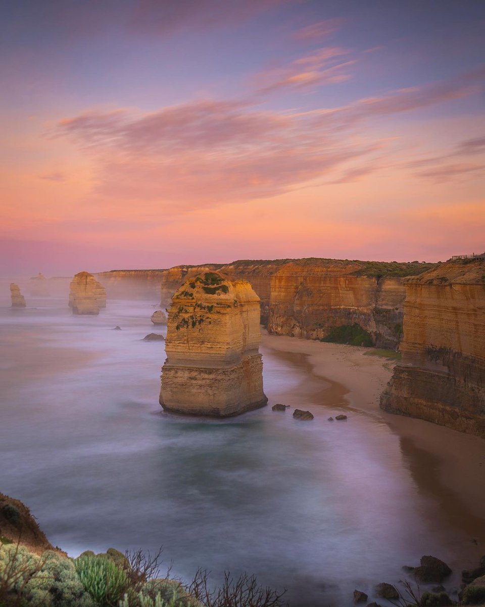 When was the last time you saw the incredible 12 Apostles and the Great Ocean Road? 🚙

📍 Located three hours west of Melbourne, on the lands of the Eastern Maar people
📸 via IG/pirate.scapes