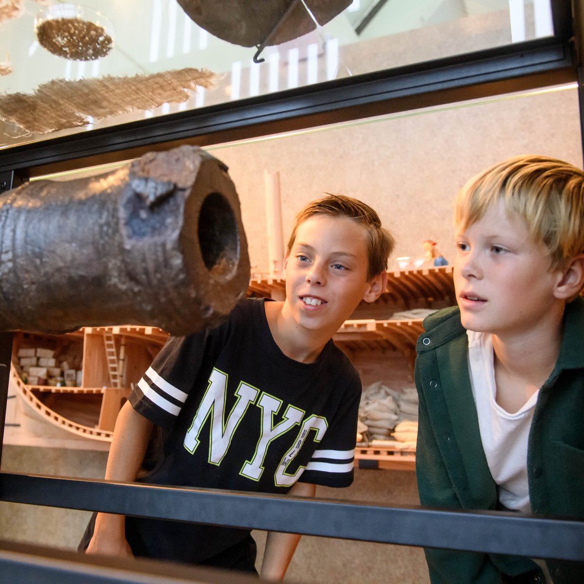 MuseumKaapSkil's tweet photo. Eureka! Deze uitroep verwijst naar uitvindingen of ontdekkingen. Het is dit jaar het thema van de @MaandvdGesch. Daarom staan deze herfstvakantie de grote en kleine eureka's centraal in het museum. Kom je ook ontdekkingen doen? 🕵️‍♀️🔎🏺🌊 https://t.co/hBJVDRA7dU #Texel #scheepswrak https://t.co/mIcYfQzTlL