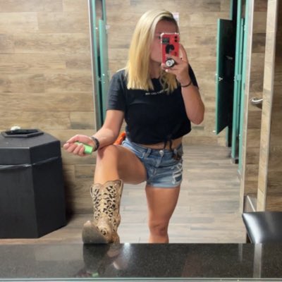 Ayyye it’s been awhile buuuttt I’m back 😘😘 #NewProfilePic