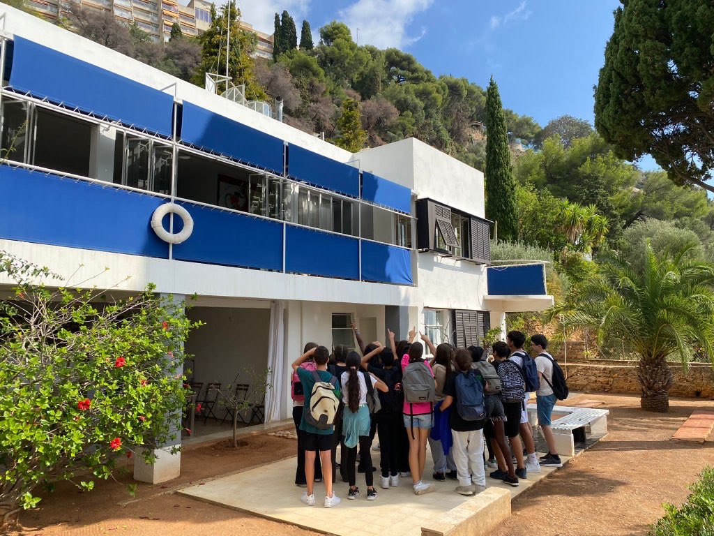CdiVallergues's tweet photo. Une un autre classe @capmoderne et toujours des découvertes 👀 avec l’accès à la terrasse, au bar.🙏🏻@leCMN @littoral_cdl et aux médiatrices Elisabetta, Muriel, Francesca et Géraldine "gardienne des lieux ".
Puis rencontre avec l’artiste en résidence Aglaë Miguel inspirante. https://t.co/BRkoKtXOOC