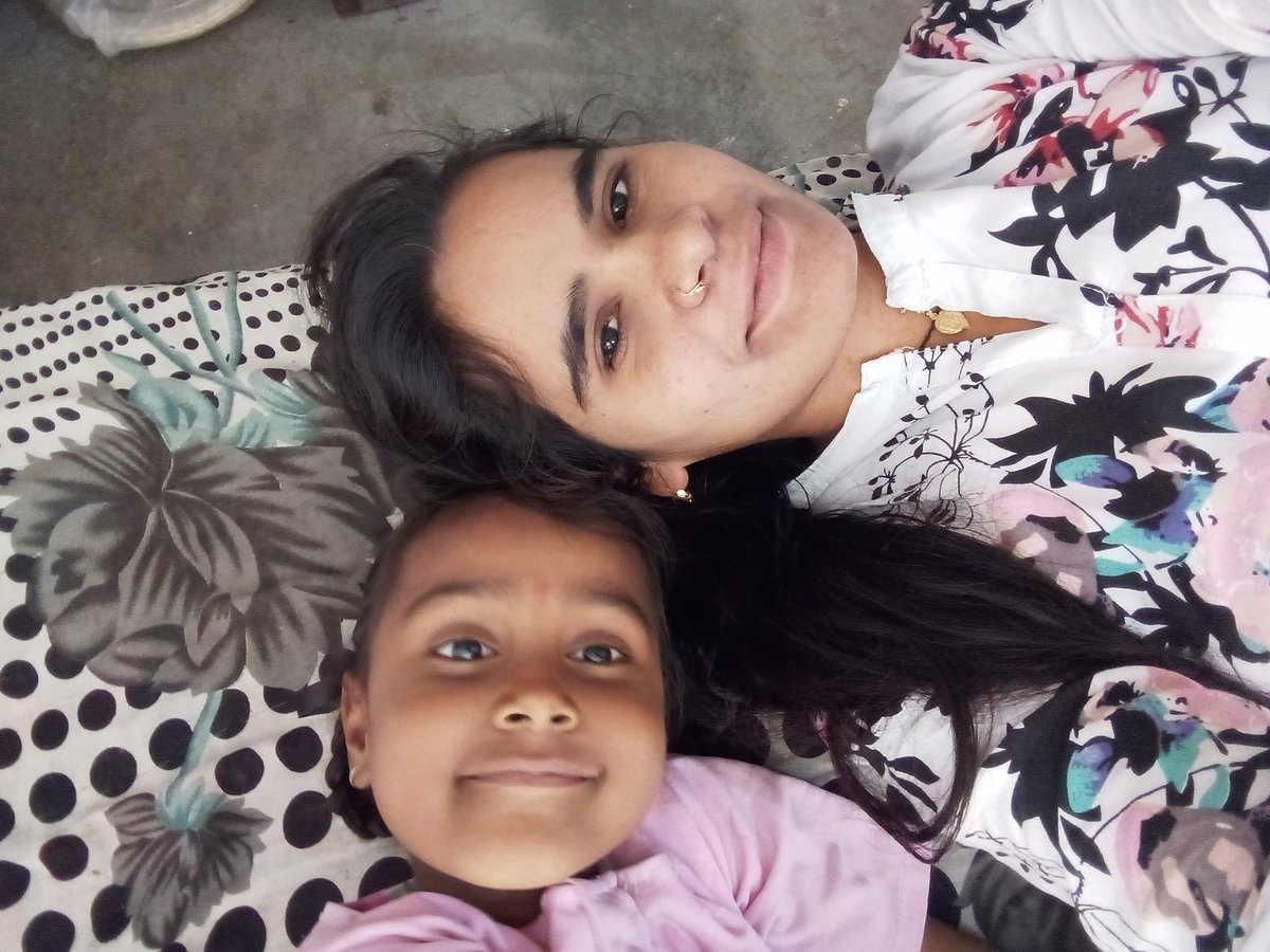 Pick hi aise hoti hai jinhe dekh ke gujra kal yaad aa jata hai