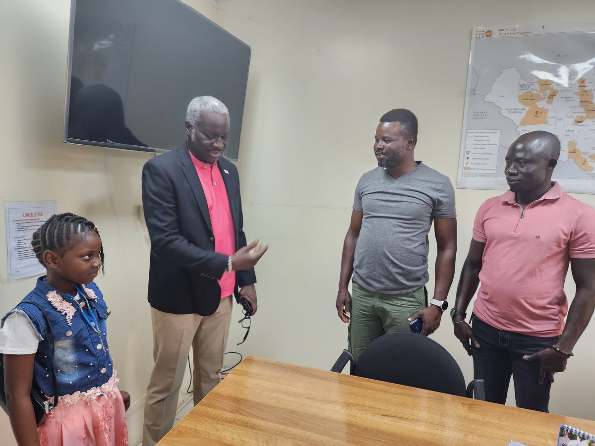 UNFPASouthSudan's tweet photo. The @UNFPA Dr @OlajideDemola handover to Genesis Siapai as the UNFPA Representative for a Day (Rep4ADay) in celebration of #DayOfTheGirl
The girl take-over aims to Empower, Inspire, and Mentor Girls to Learn, Lead and Thrive!
#Rep4ADay
#LetGirlsLead
#Musharaka4Tanmiya https://t.co/1pLVC9oNO6