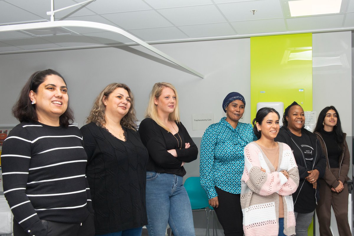 Induction and welcome on 6 October: meet the first cohort of Adult Nursing students for the <a href="/OpenUniversity/">The Open University</a> / <a href="/OUHospitals/">OUH</a> blended degree partnership. Now their three-year journey begins!

ouh.nhs.uk/working-for-us…

Applications open for February 2024 
<a href="/OUHNMAHPCareers/">OUH Nursing, Midwifery and AHP Careers</a> <a href="/OUH_Nursing/">OUH Nursing & Midwifery</a>