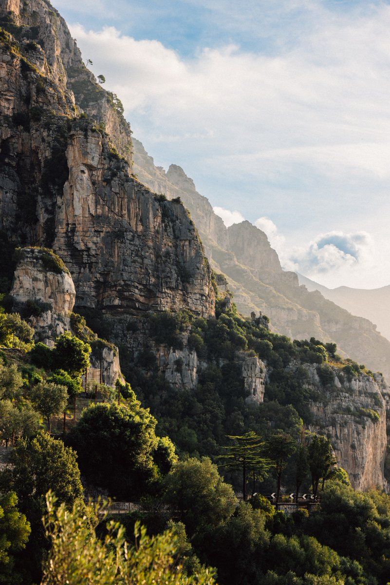 Campanica's tweet photo. THE SPINE OF THE PENINSULA IS THE LATTARI MOUNTAINS “The beauty of this place gets into your soul, and you forget everything else.” https://t.co/f5ObX1NoTF
----
#Bomerano #SentieroDegliDei #PathOfTheGods #mountains https://t.co/rX18gmEG3n
