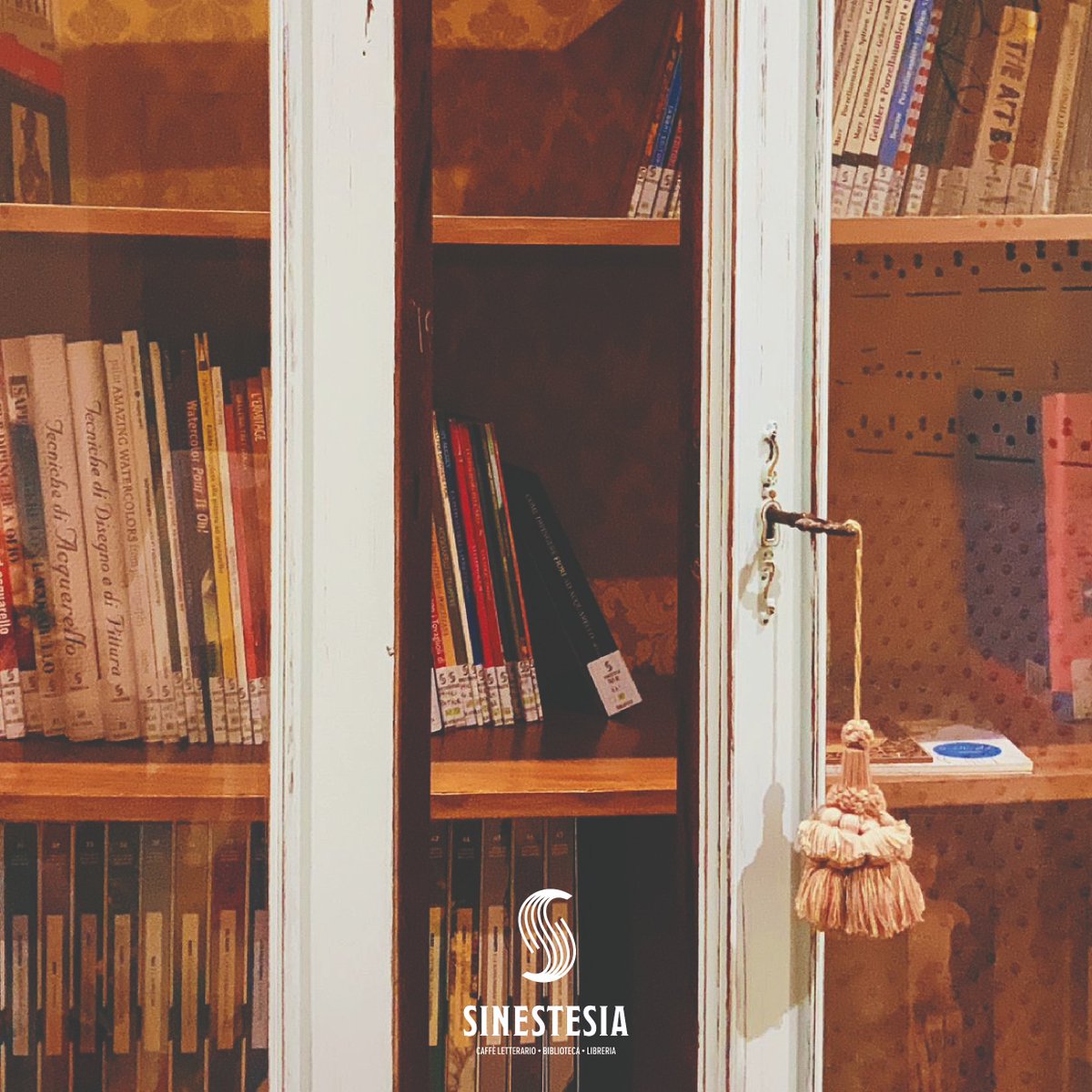 Piccoli dettagli della biblioteca #sinestesia 😍