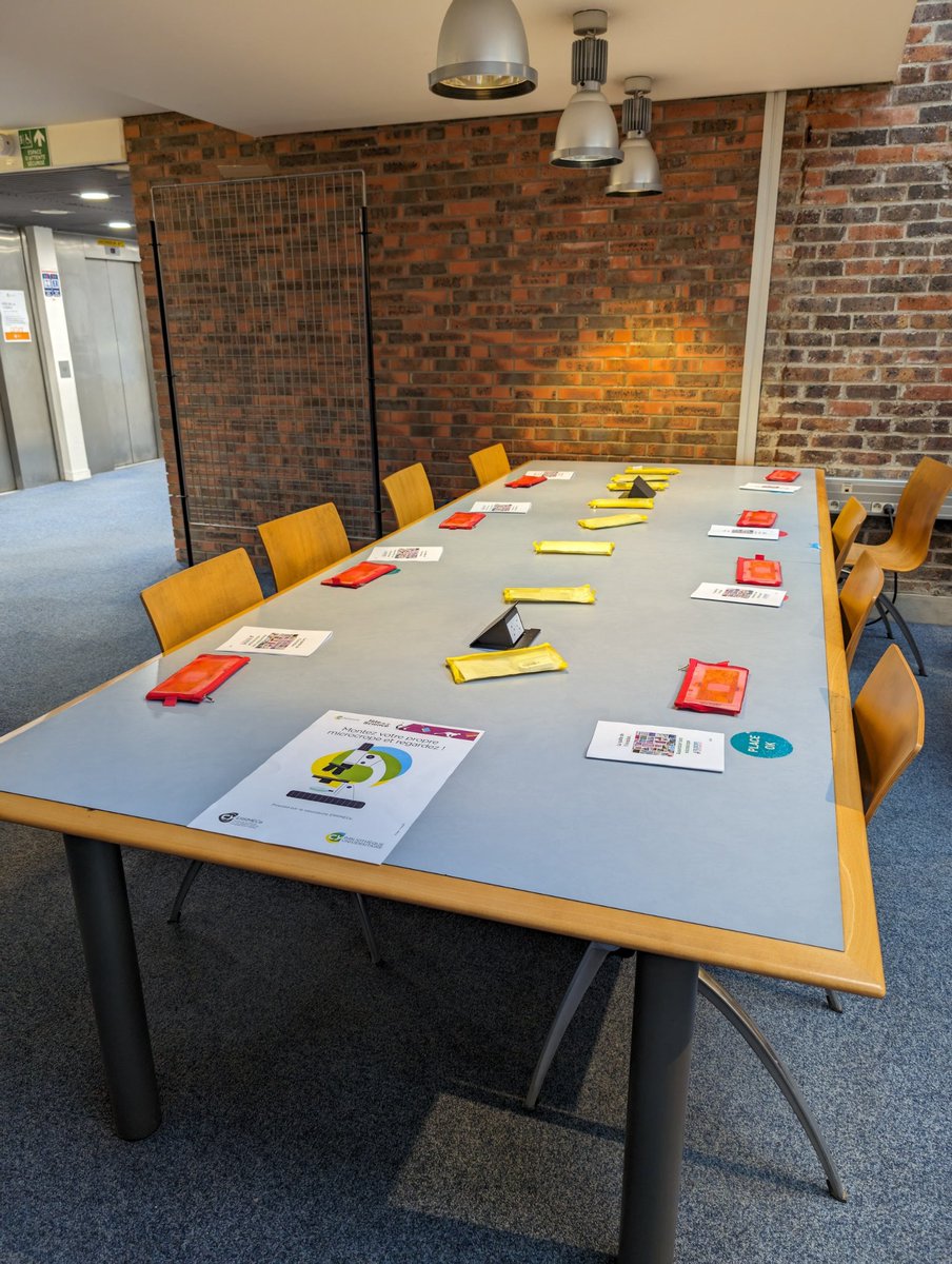 AmbroiseLambert's tweet image. Getting ready for Science Fair for highschool youngster #foldscope #oldtricks from post Doc stolen from @SulianaManley mentoring experience ;) thanks Suliana!