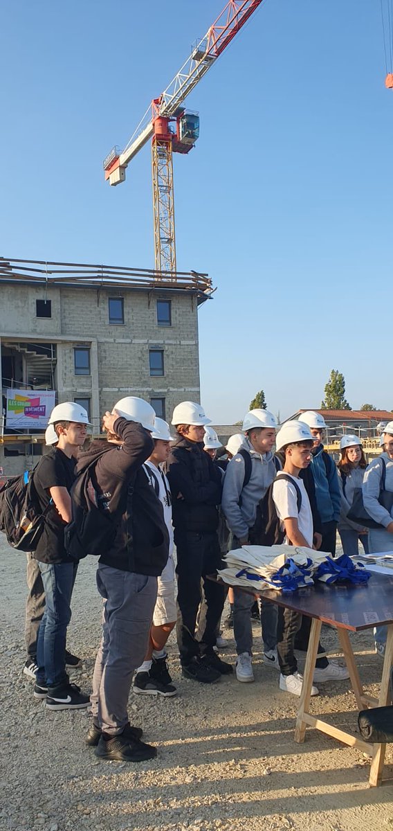 Les Coulisses du BTP C’est parti à Aubenas, Livron et Chabeuil pour plus de 800 collégiens qui découvrent les métiers du BTP!