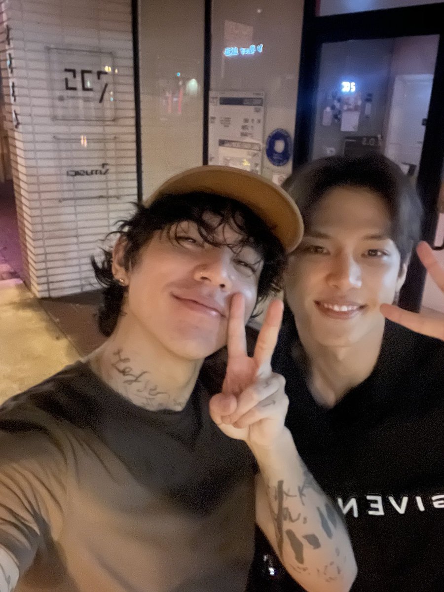 TAN_official tweet media