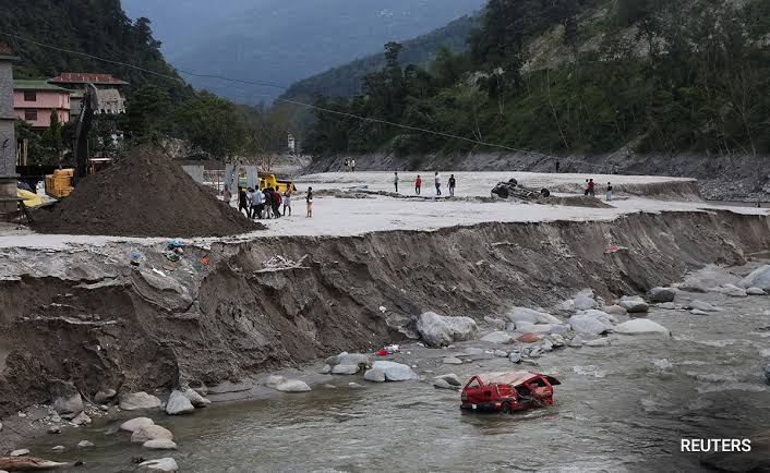 Teesta 3 HEP reservoir was reportedly full when the flood hit, magnifying impacts as the water from the lake came down Check out which banks are investing your savings in ill-advised projects impacting local communities have protested #StandWithSikkim