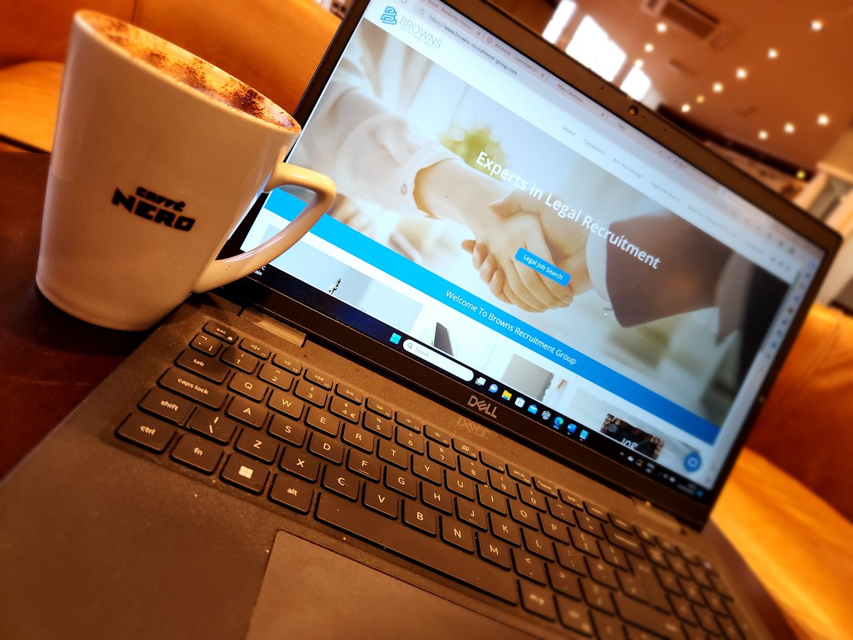 Sometimes on a cold and rainy day a home made hot coffee really just wont cut it!
Hands up who else is in a queue grabbing a nice pick me up before your day starts!?

browns-recruitment-group.com/legal-job-sear…

#fridayfeeling #caffenero #coffee #coffeeoftheday #photooftheday