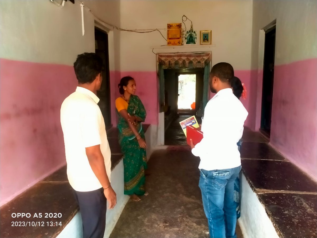 TpHubblli's tweet photo. ನರೇಗಾ ನಡಿಗೆ ಸುಸ್ಥಿರ ಕಡೆಗೆ ಅಭಿಯಾನದ ಹುಬ್ಬಳ್ಳಿ ತಾಲೂಕಿನ ಚಬ್ಬಿ ಗ್ರಾಮ ಪಂಚಾಯತಿಯ ಪರಿಶಿಷ್ಟ ಜಾತಿ ಪರಿಶಿಷ್ಟ ಪಂಗಡದ ಓಣಿಗಳಲ್ಲಿ ಮನೆಮನೆ ಭೇಟಿ. https://t.co/kOS4XXdhEC
