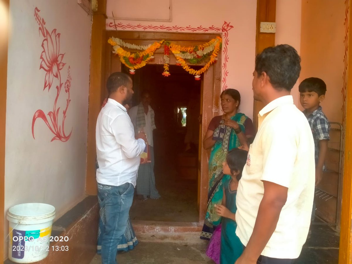 TpHubblli's tweet photo. ನರೇಗಾ ನಡಿಗೆ ಸುಸ್ಥಿರ ಕಡೆಗೆ ಅಭಿಯಾನದ ಹುಬ್ಬಳ್ಳಿ ತಾಲೂಕಿನ ಚಬ್ಬಿ ಗ್ರಾಮ ಪಂಚಾಯತಿಯ ಪರಿಶಿಷ್ಟ ಜಾತಿ ಪರಿಶಿಷ್ಟ ಪಂಗಡದ ಓಣಿಗಳಲ್ಲಿ ಮನೆಮನೆ ಭೇಟಿ. https://t.co/kOS4XXdhEC